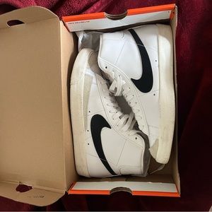 Nike Blazer Mid 77 9US Womens